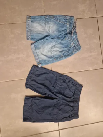 2 shorts en taille 8-10 ans