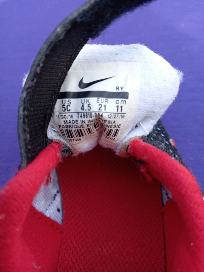 Baskets Nike - scratch- noir et rouge - Pointure : 21 - photo numéro 6