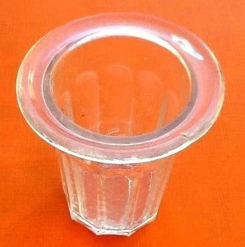 Ancien pot à confiture   Verre épais