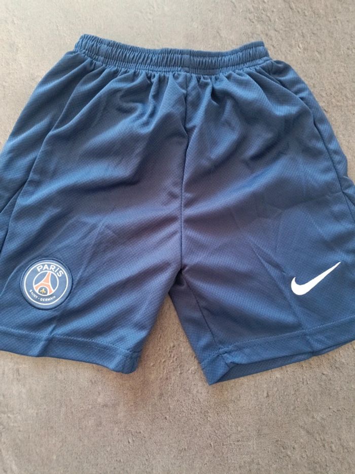 Tenue foot PSG Paris Saint-Germain bleu. T.24 - photo numéro 3