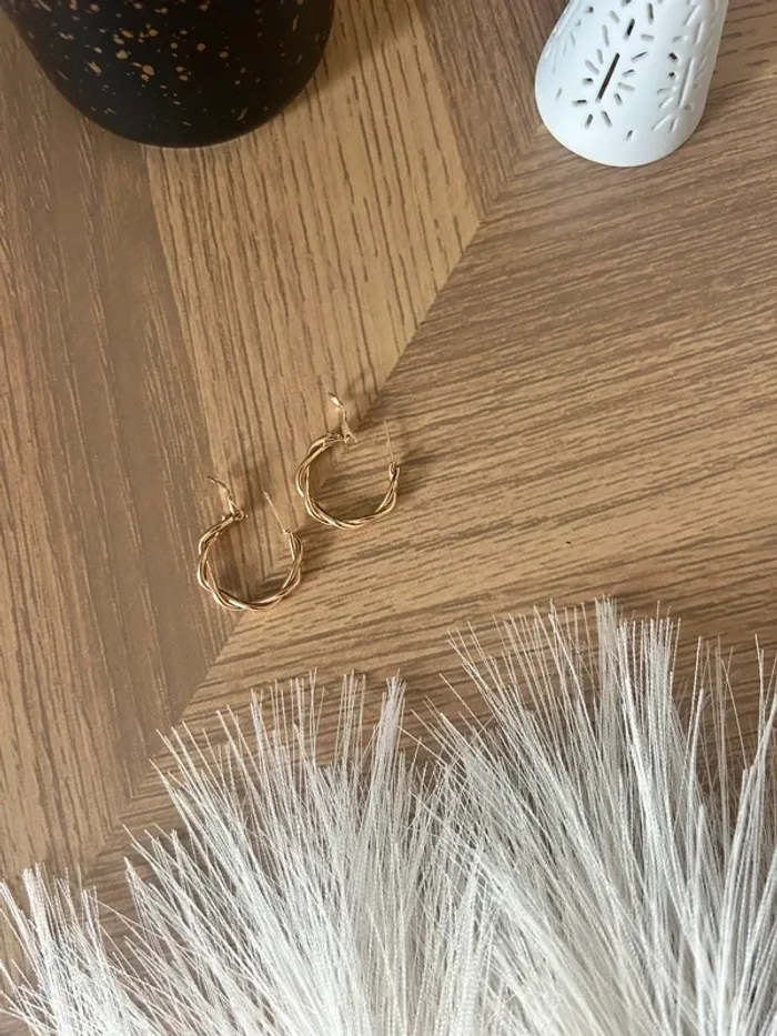 Jolie paire de petits anneaux, créoles torsadés dorés – Neufs - photo numéro 6