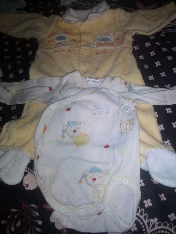Un pyjama + un body naissance