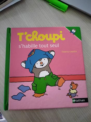 Livre : T'Choupi s'habille tout seul