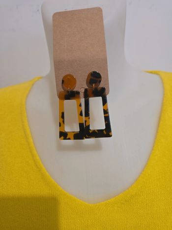 Magnifique paire de boucles d'oreilles neuf