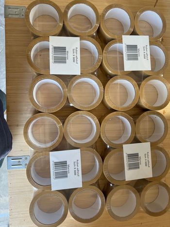 Rouleaux de scotch marron