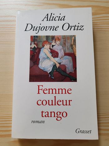 Alicia Dujovne Ortiz 🌸 Femme couleur tango