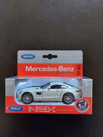Mercedes-Benz  -  amg gt - blanc nacré