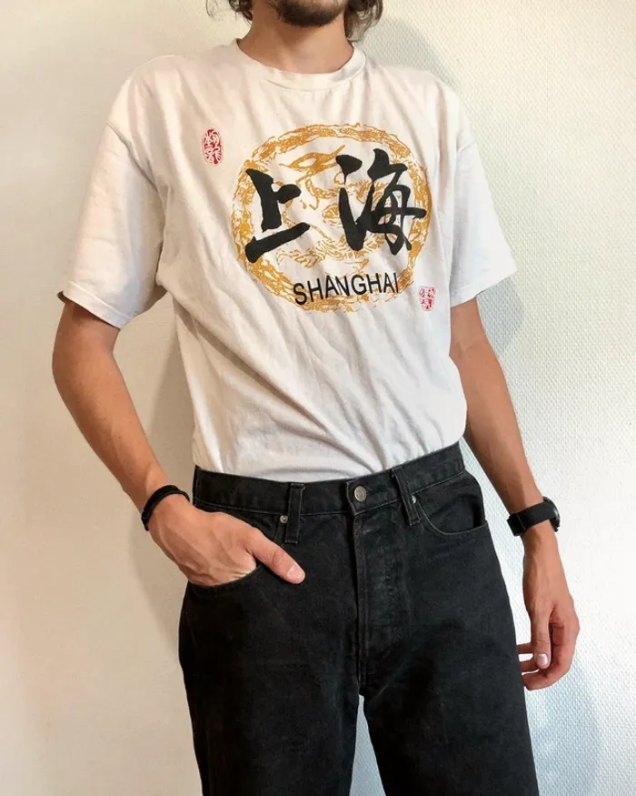 Tee shirt a motif