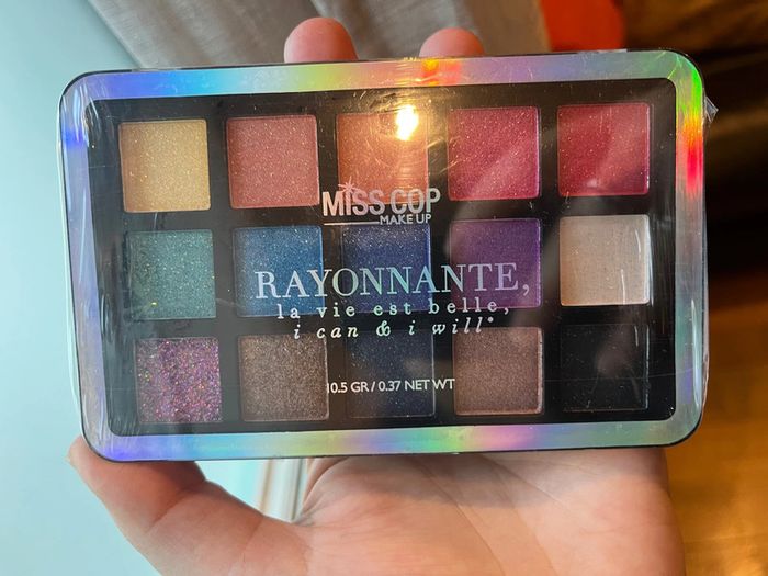Palette de maquillage neuve encore sous blister - photo numéro 3