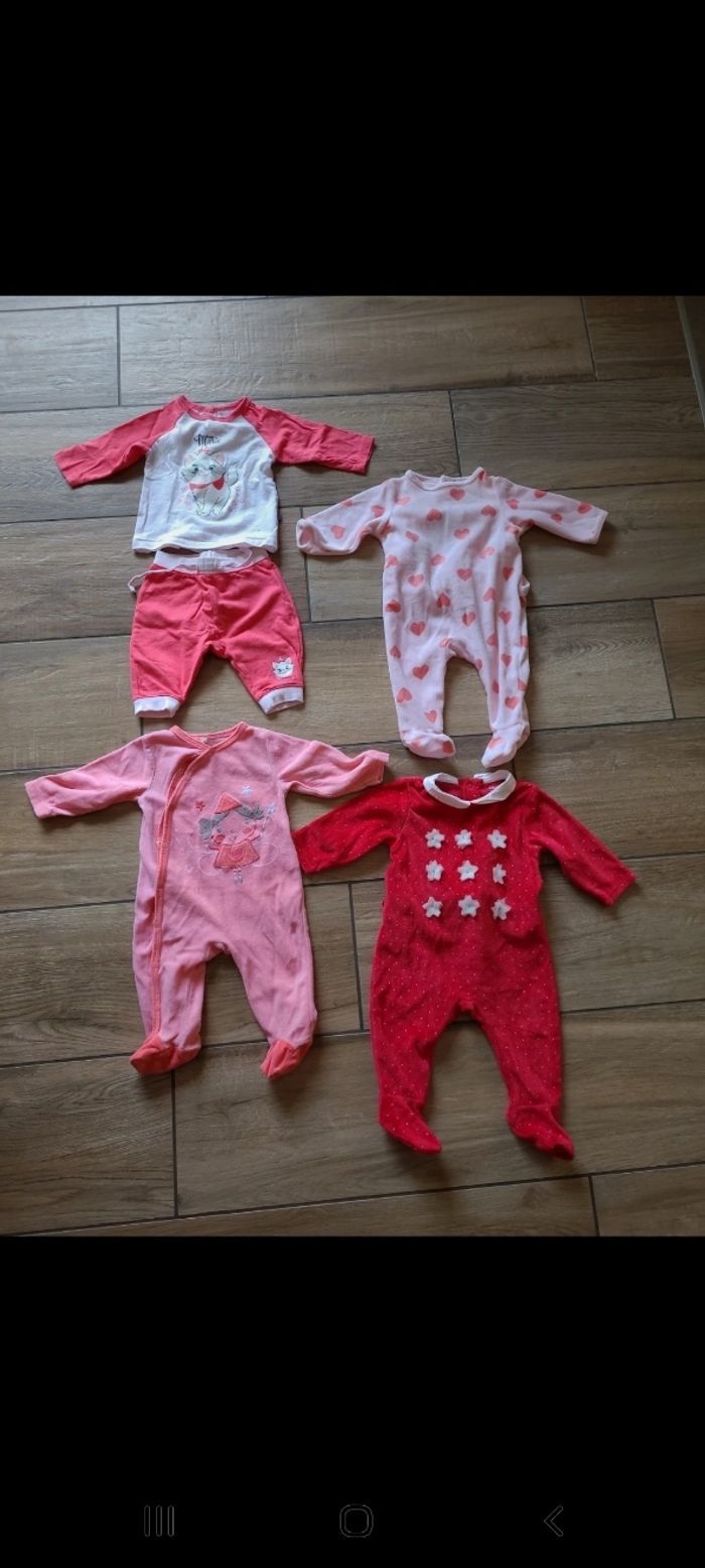 Lot 4 pyjamas 3 m