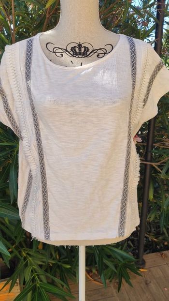 Tunique Esprit taille 38/40 Blanche franges et bande fantaisie côté État neuve