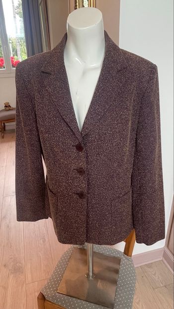 Veste courte violette mouchetée beige