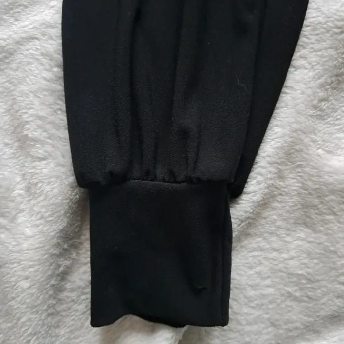 Haut noir à épaulette - photo numéro 5