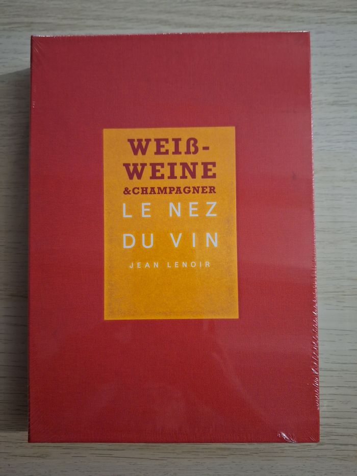 Le nez du vin, vin blanc et champagne,  Jean Lenoir, 12 arômes, neuf en Allemand.
Le nez du vin, vin blanc et champagne, Jean Lenoir, neuf.
