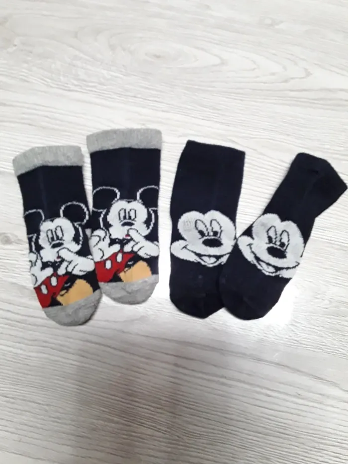 Lot chaussettes / socquettes 23/26 +Chaussettes Mickey 21/23 - photo numéro 2