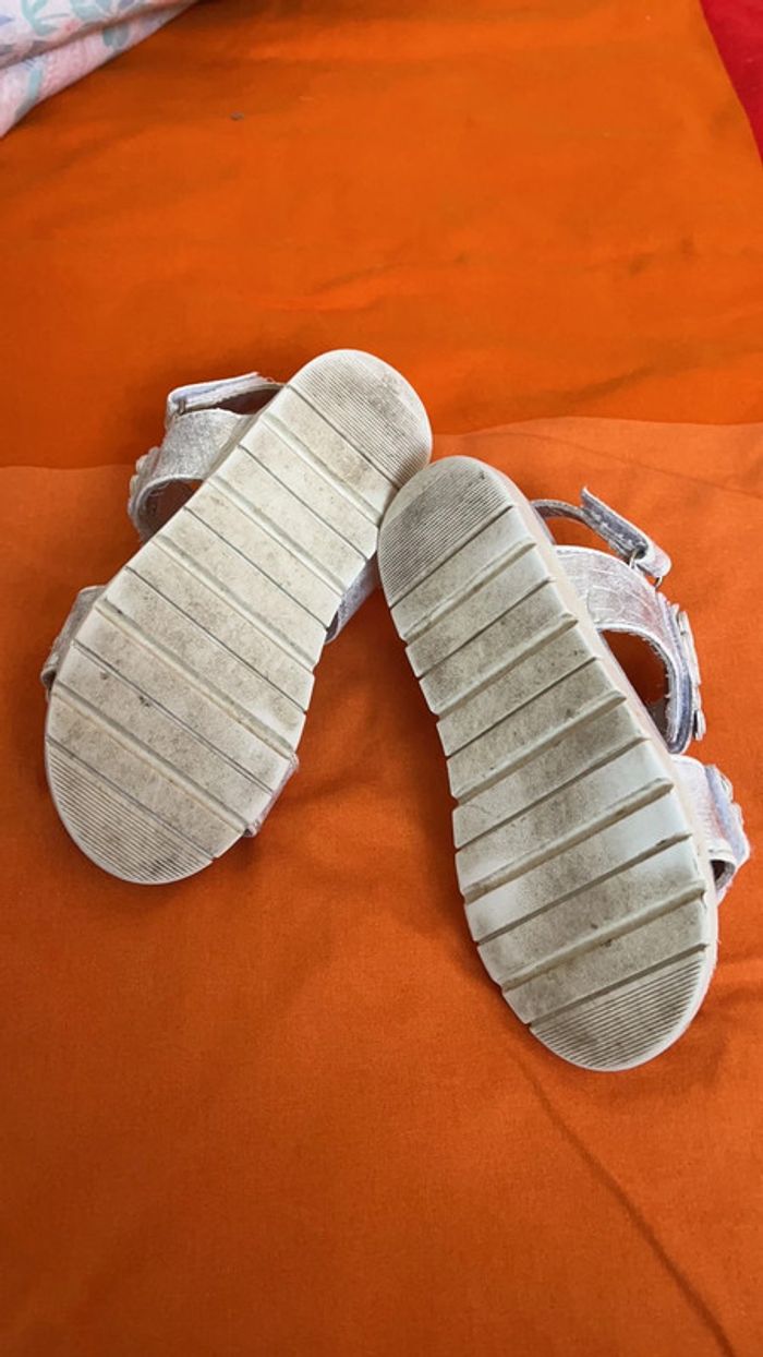Paire de sandalettes fleurs maintien au talon pointure 27 - photo numéro 2