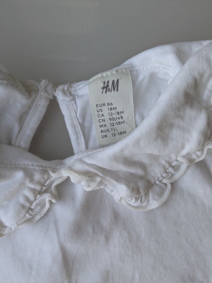 🤍 Haut bébé fille H&M – Taille 12/18 mois – Col volanté - photo numéro 2