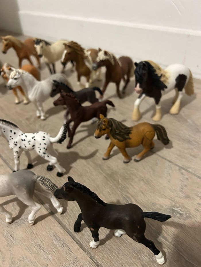 Lot chevaux et poulains Schleich