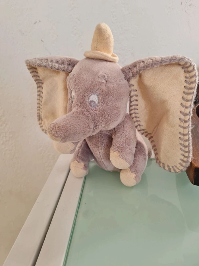 Peluche musicale à accrocher Dumbo disney - photo numéro 4