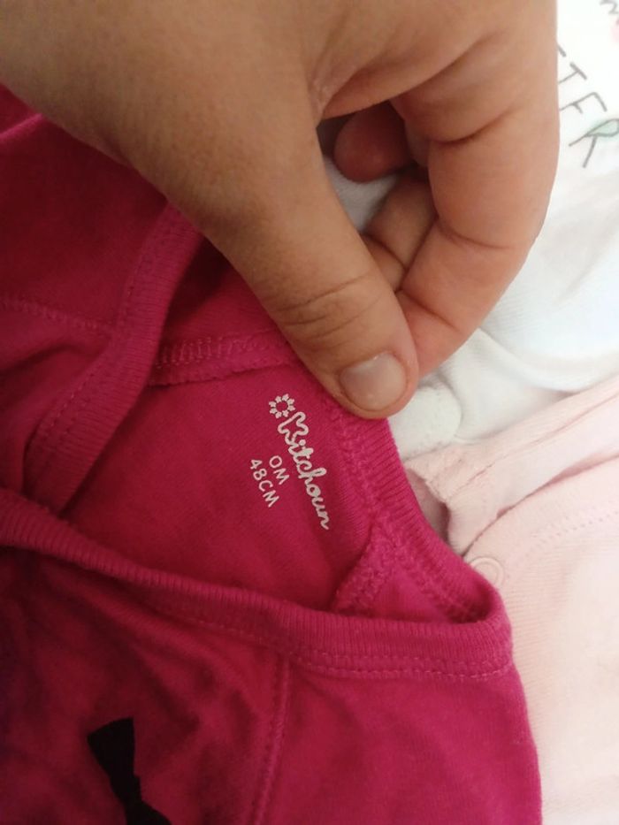 3 bodies 1mois Différente marque 0 mois - photo numéro 2