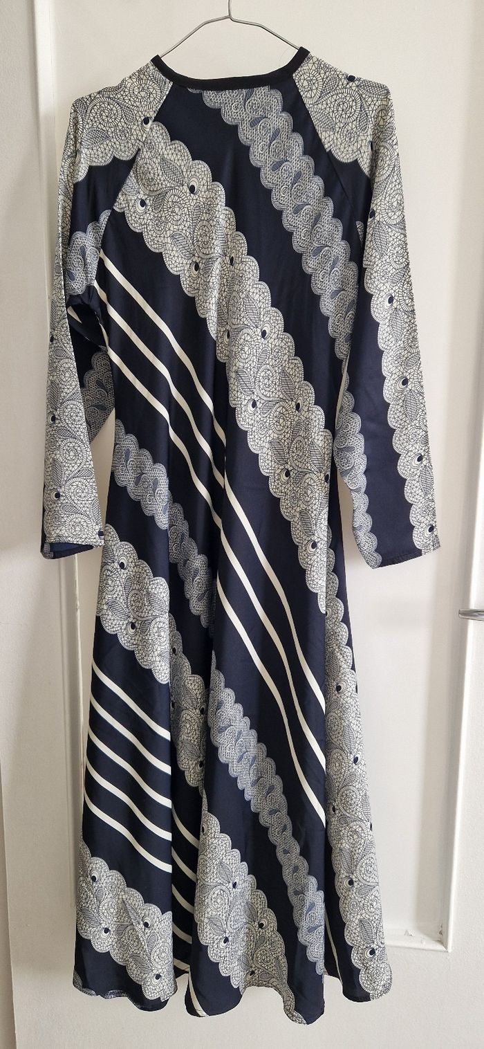 Belle robe à motifs - photo numéro 2