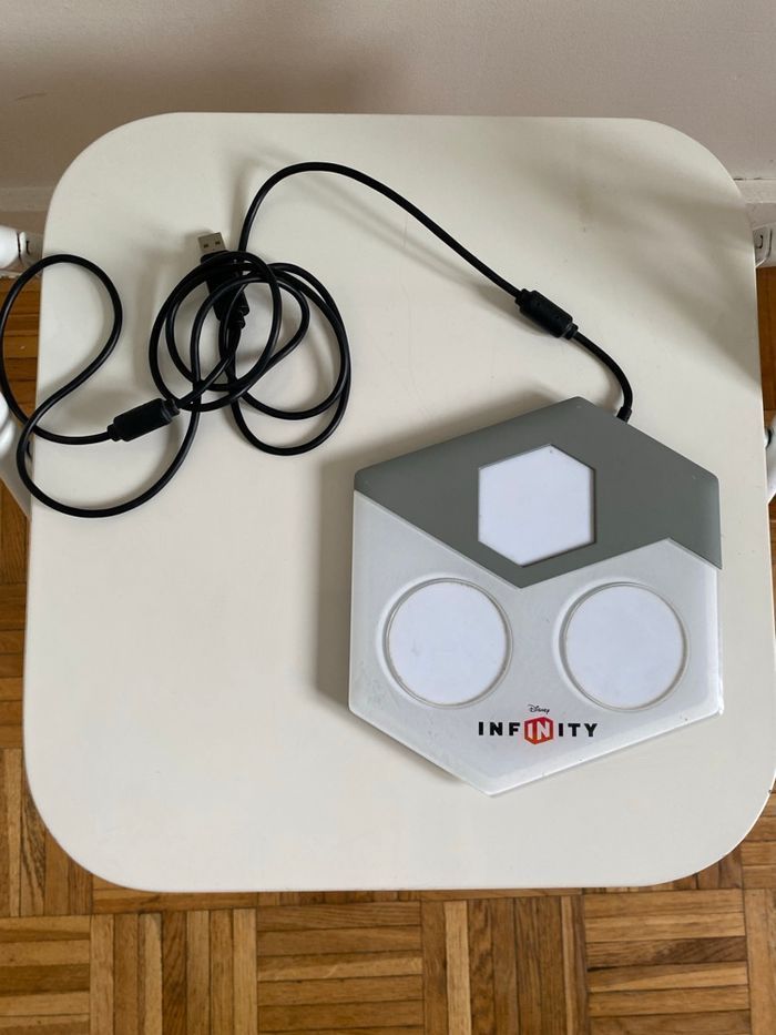 Disney Infinity avec son accessoire de figurines