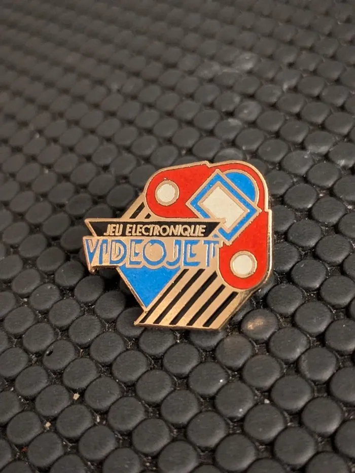 Pin's jeu vidéo videojet rétro gaming Vintage