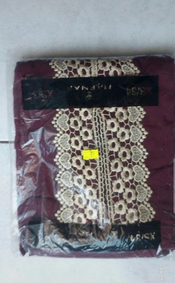 Robe de prière fille bordeaux Neuve