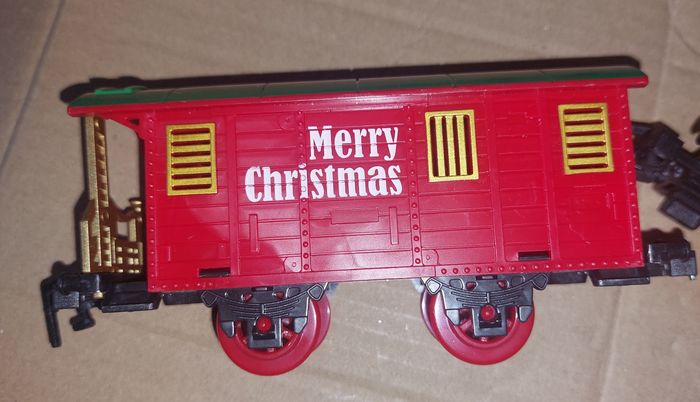 Très beau train  en  plastique , neuf - photo numéro 4