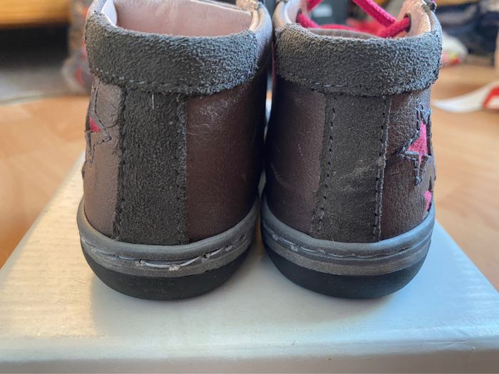 Jolie paire de chaussures/bottines en cuir T. 22 fille neuve avec boîte - photo numéro 9