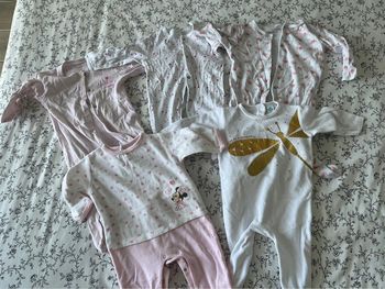 Lot pyjamas 6 mois et veste d’intérieur
