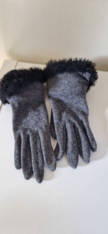Gants gris mouchetés