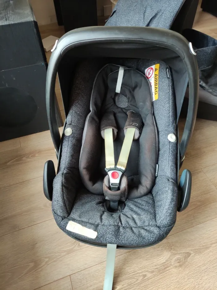 Maxi-cosi poussette 3 en 1. Trio poussette bébé confort avec nacelle + siège auto. - photo numéro 8