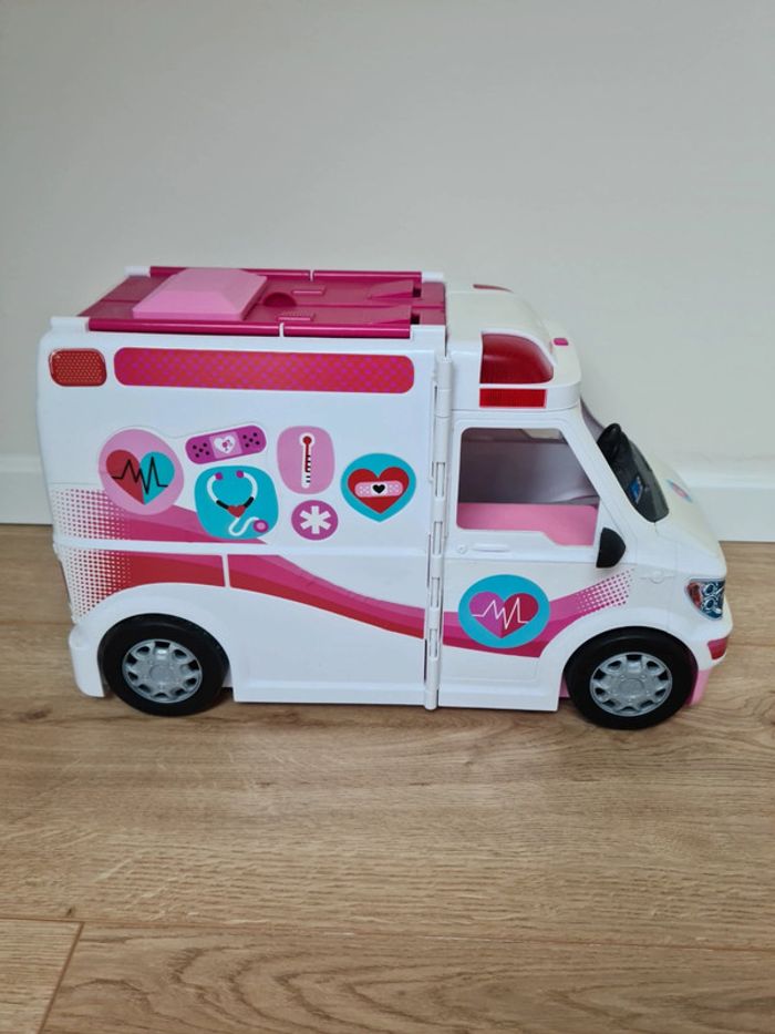 Véhicule médical / ambulance Barbie