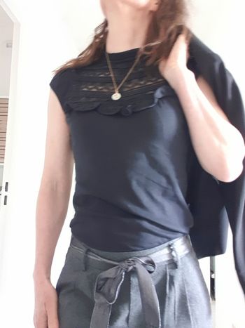 Haut Tee-shirt blouse dentelle noir taille S ou 36 Stradivarius
