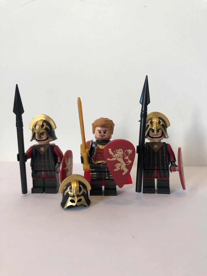 Figurine type lego Chef et 2 soldats Lannister. Game of thrones