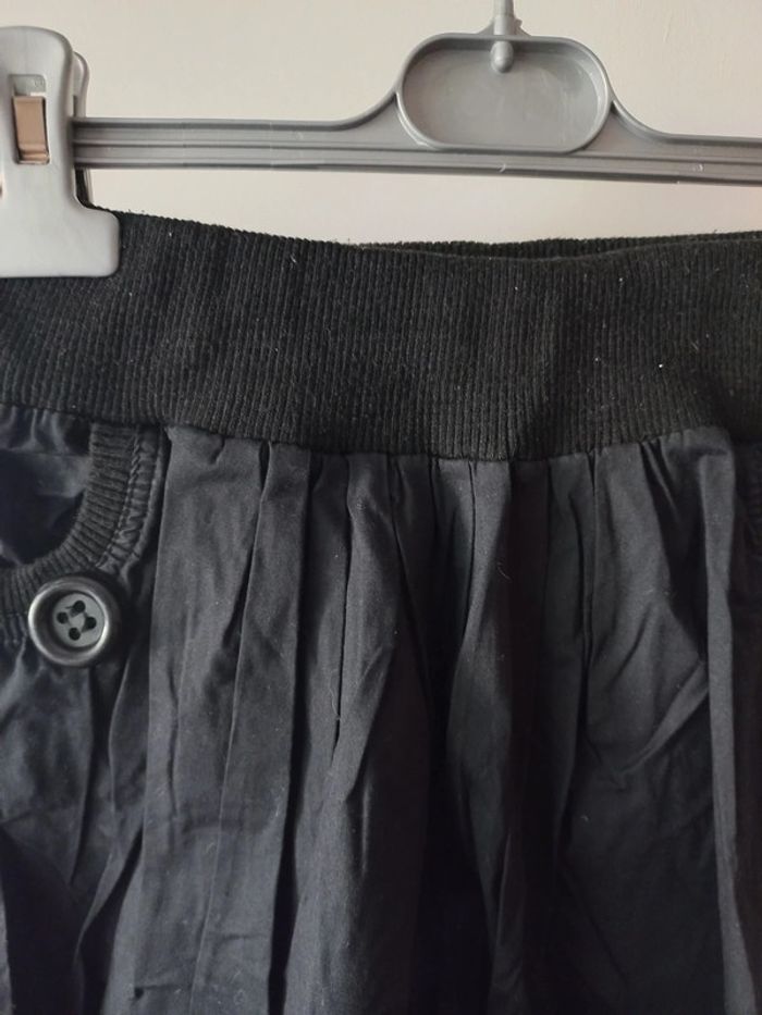 Jupe noire - photo numéro 3