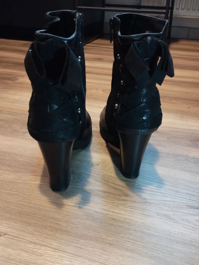 Belles bottes a talons - photo numéro 5