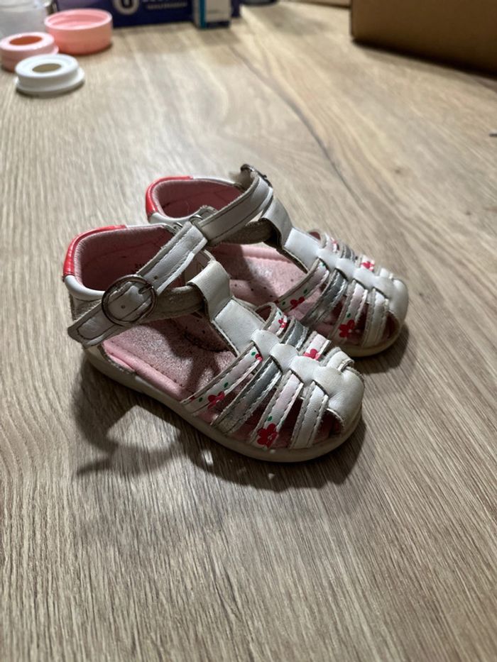 Sandalettes taille 20 chaussea