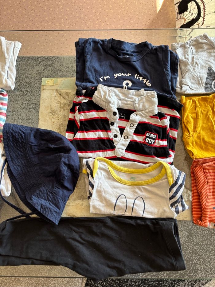 Lot 18 mois hauts /bodies - photo numéro 2