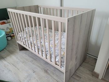 Ensemble lit, matelas, table à langer