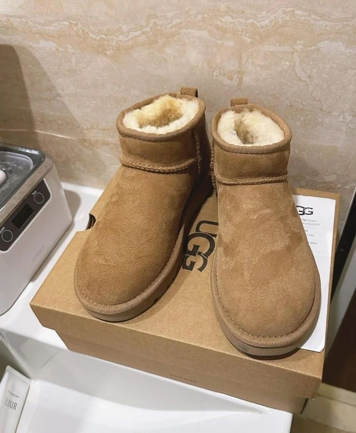 Bottes de neige Ugg mini Taille 39 - photo numéro 3