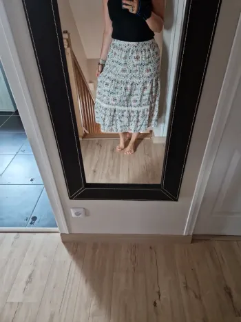 Superbe jupe midi broderies anglaises taille 46