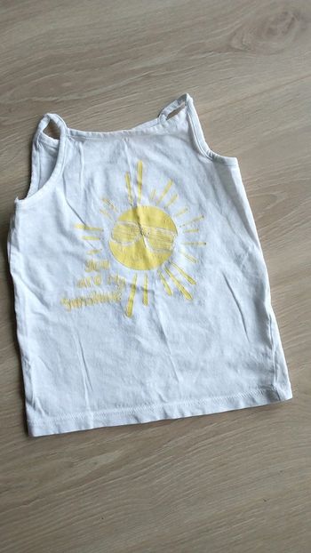 Débardeur fin blanc, soleil. 3 ans.