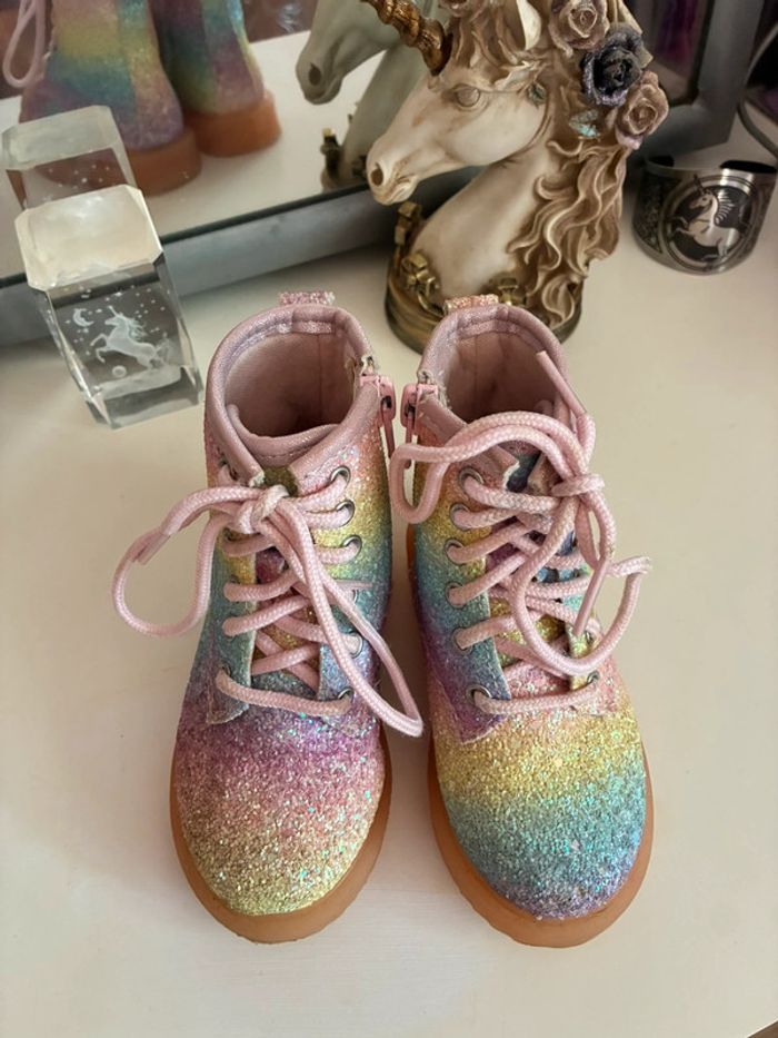 Bottes arc-en-ciel à paillettes , taille 22, Primark. - photo numéro 3