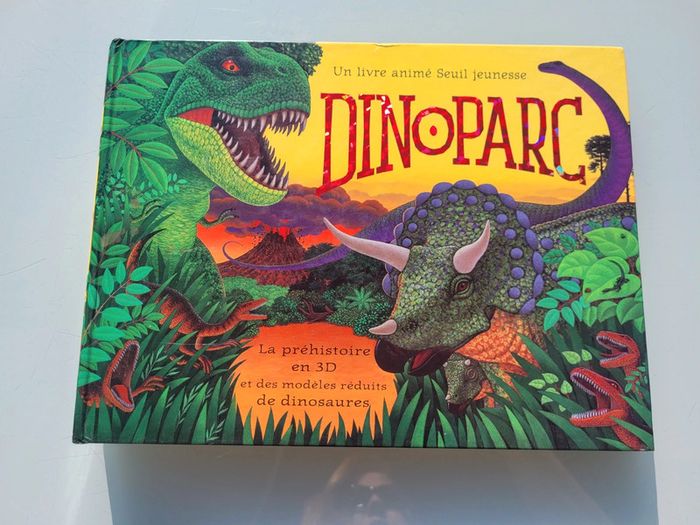 Magnifique livre animé Seuil Jeunesse Dinoparc, la préhistoire en 3D + modèles reduits dinosaures 53 - photo numéro 2