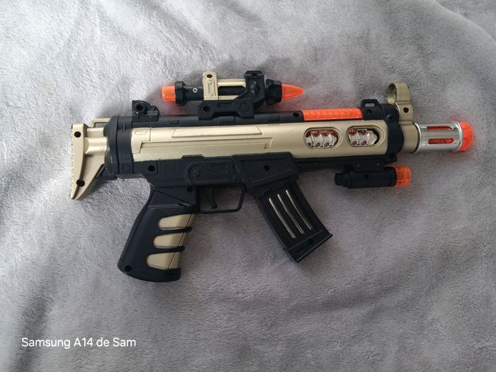Pistolet bruiteur et lumiere - photo numéro 2