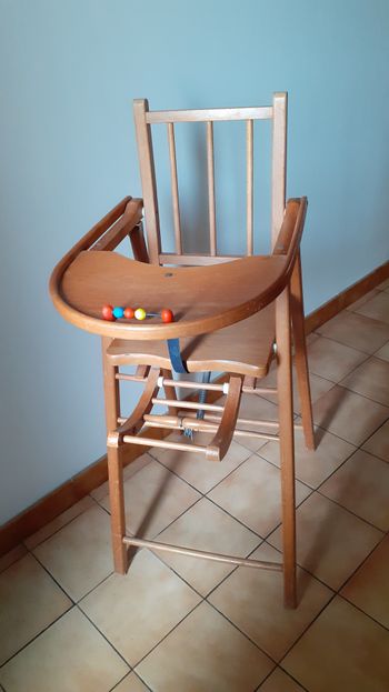 Chaise haute en bois vintage