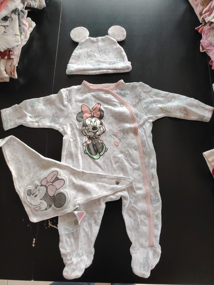 Lot de vêtements Disney - photo numéro 2