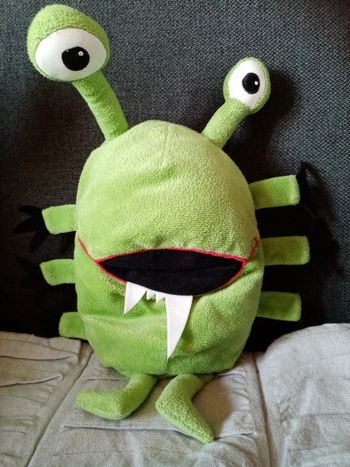 Peluche ventriloque extraterrestre